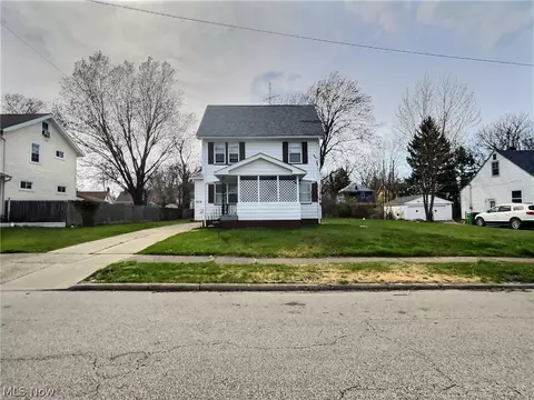 1470 E 221st St, Euclid, OH 44117 photo 2