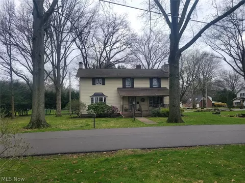 2815 Race St, Dover, OH 44622