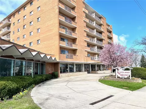 1480 Warren Rd #408, Lakewood, OH 44107