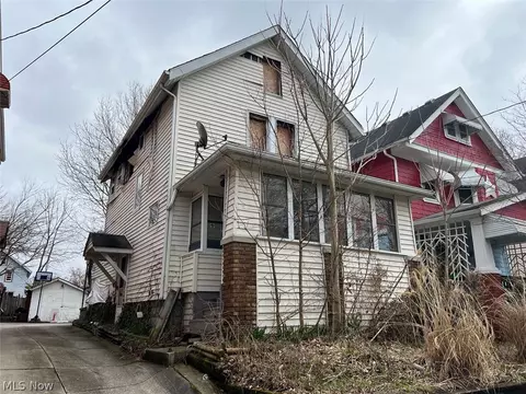 1281 Girard St, Akron, OH 44301