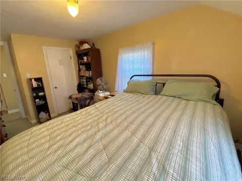 Bedroom - 6431 Austinburg Rd, Ashtabula, OH 44004 photo 5 of 8
