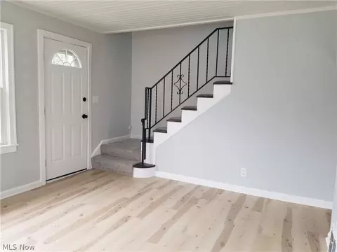 Entry Way - 1670 Breiding Rd, Akron, OH 44310 photo 1 of 3