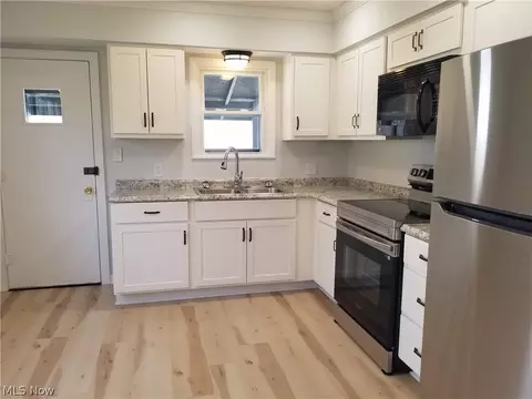Kitchen - 1670 Breiding Rd, Akron, OH 44310 photo 1 of 4
