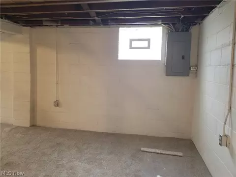 Exterior - 1670 Breiding Rd, Akron, OH 44310 photo 6 of 7