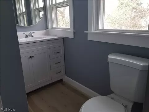 Bath - 1670 Breiding Rd, Akron, OH 44310 photo 3 of 4