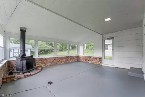 Exterior - 191 Oneida Ave NW, Canton, OH 44708 photo 4 of 11