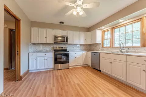 Kitchen - 191 Oneida Ave NW, Canton, OH 44708 photo 2 of 2