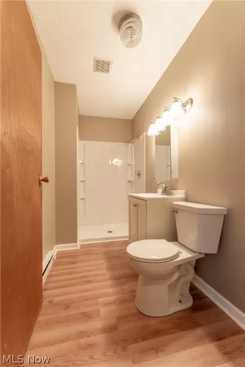 Bath - 191 Oneida Ave NW, Canton, OH 44708 photo 3 of 3