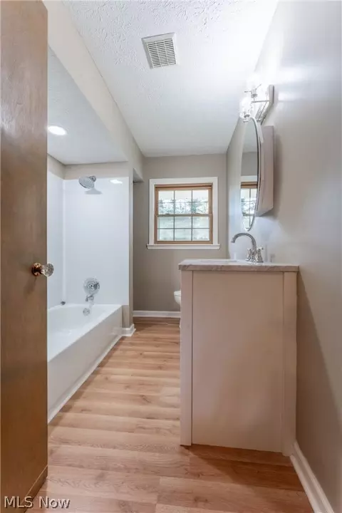 Bath - 191 Oneida Ave NW, Canton, OH 44708 photo 1 of 3