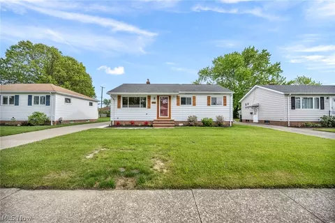 30116 Vineyard Rd, Willowick, OH 44095
