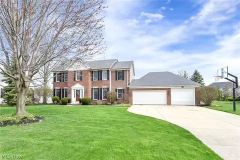 523 Treeside Ln, Avon Lake, OH 44012