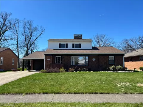 1147 Guarnieri Dr NE, Warren, OH 44483