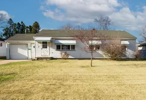 654 Hazel St, Girard, OH 44420