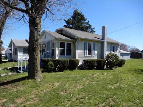 112 Broad St, Coshocton, OH 43812
