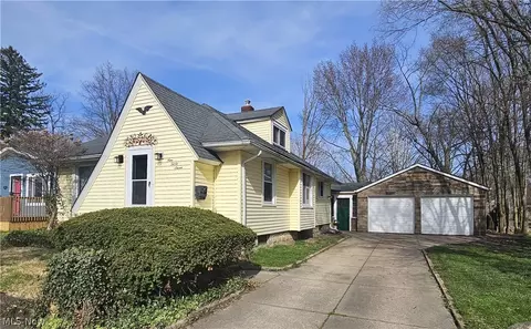 937 Clement St, Akron, OH 44306
