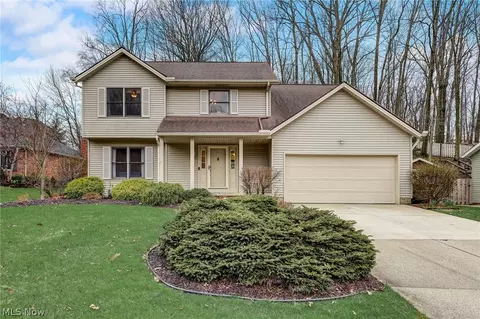 5511 Ely Vista Dr, Parma, OH 44129