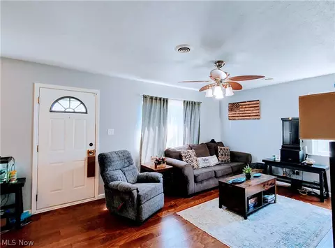 Living - 1870 Benjamin Rd, Madison, OH 44057 photo 1 of 5