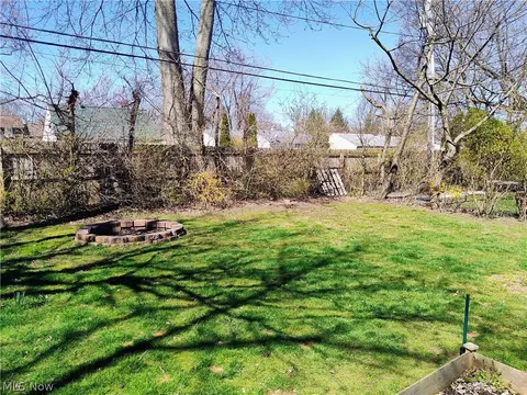 Exterior - 1870 Benjamin Rd, Madison, OH 44057 photo 6 of 11