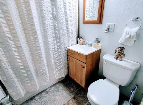 Bath - 1870 Benjamin Rd, Madison, OH 44057 photo 1 of 2
