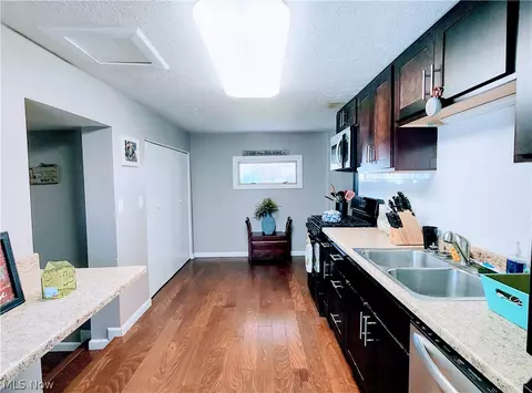 Kitchen - 1870 Benjamin Rd, Madison, OH 44057 photo 3 of 3