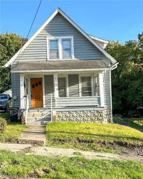 31 Walter St, Campbell, OH 44405