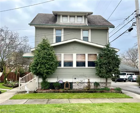 308 W 9th St, Dover, OH 44622