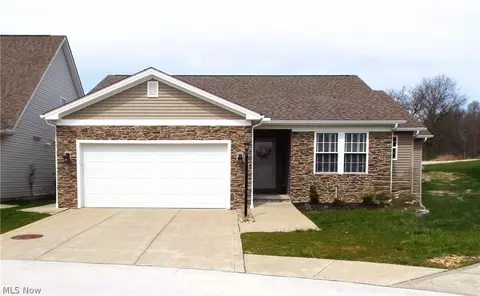 601 Falling Leaf Dr, Seven Hills, OH 44131