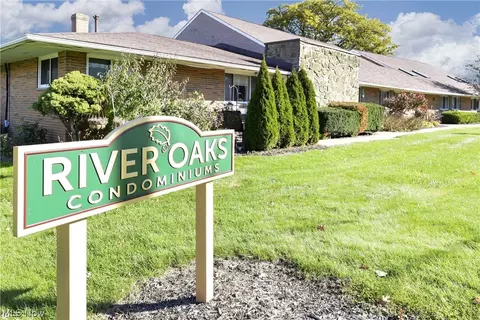21860 River Oaks Dr #5G, Rocky River, OH 44116