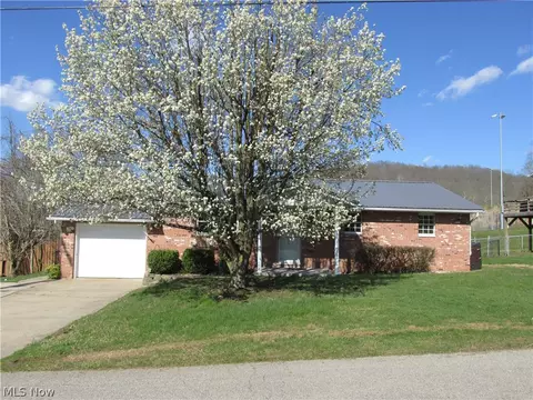 413 Fay Ave, Saint Marys, WV 26170