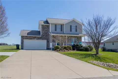 288 Spring Run Dr, Apple Creek, OH 44606