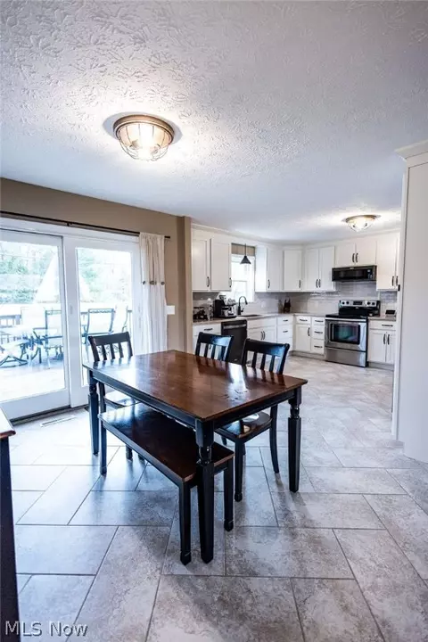 Dining - 8070 Garnet Ave, Canton, OH 44721 photo 1 of 1