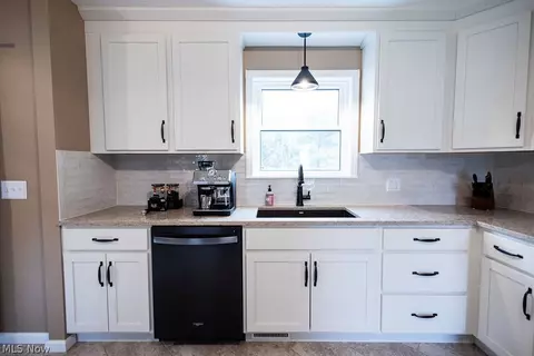 Kitchen - 8070 Garnet Ave, Canton, OH 44721 photo 4 of 6