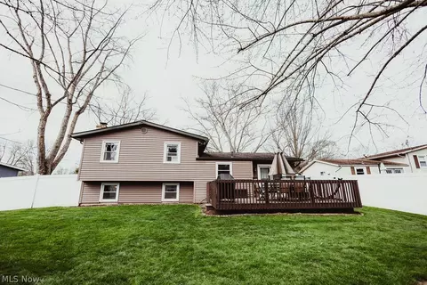 Exterior - 8070 Garnet Ave, Canton, OH 44721 photo 4 of 4