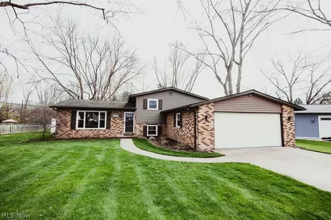 8070 Garnet Ave, Canton, OH 44721