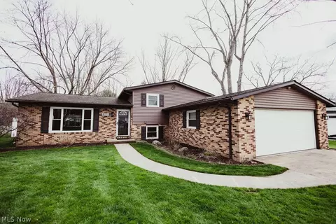 Exterior - 8070 Garnet Ave, Canton, OH 44721 photo 3 of 4