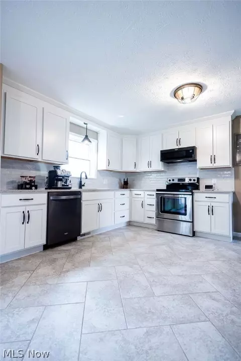 Kitchen - 8070 Garnet Ave, Canton, OH 44721 photo 3 of 6