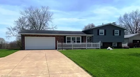5464 High Cir NW, Canal Fulton, OH 44614