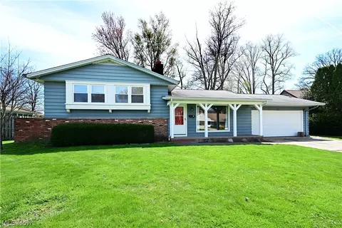 22075 Cottonwood Dr, Rocky River, OH 44116