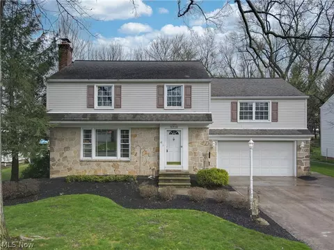 5259 Marian Dr, Lyndhurst, OH 44124