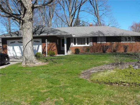 7516 Lauren J Dr, Mentor, OH 44060