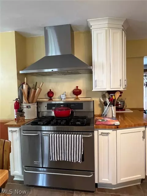Kitchen - 62 E Shore Blvd, Timberlake, OH 44095 photo 4 of 4