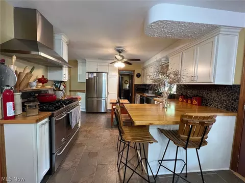 Kitchen - 62 E Shore Blvd, Timberlake, OH 44095 photo 3 of 4