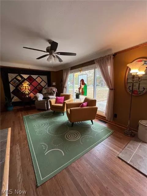 Living - 62 E Shore Blvd, Timberlake, OH 44095 photo 3 of 4