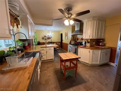 Kitchen - 62 E Shore Blvd, Timberlake, OH 44095 photo 1 of 4