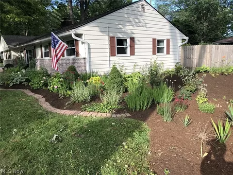 Exterior - 62 E Shore Blvd, Timberlake, OH 44095 photo 3 of 9