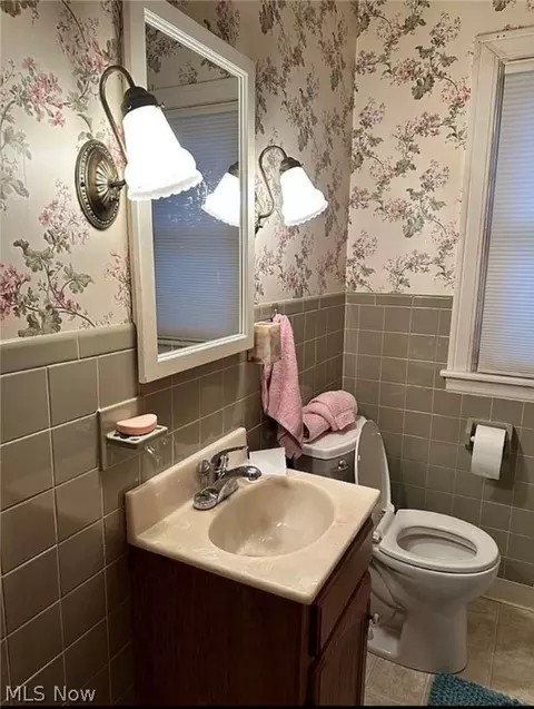 819 Thayer Ave, Ashtabula, OH 44004 photo 9