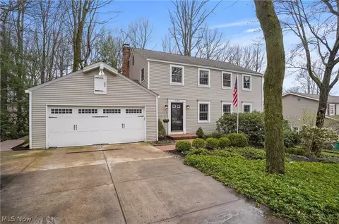 7280 Ledgewood Dr, Kirtland, OH 44094