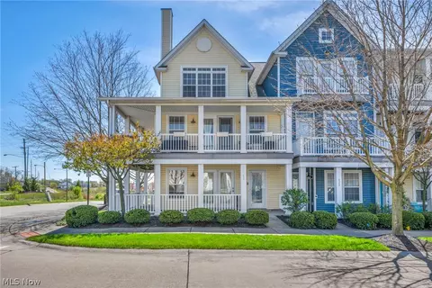 424 Driftwood Dr, Lorain, OH 44052