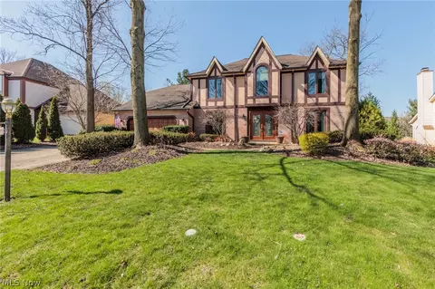 17727 Lexington Ln, Strongsville, OH 44136
