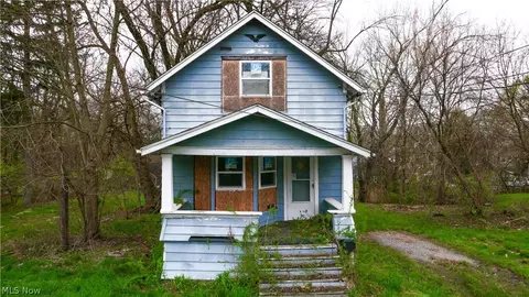 850 Carlysle St, Akron, OH 44310